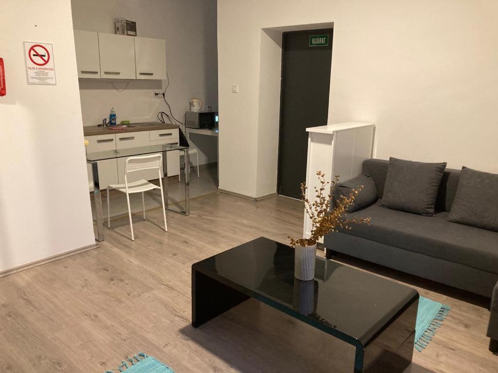Downtown Modern 3 Bedrroom+ Living Room Apartment Wesselenyi 1.3 Szombathely Extérieur photo